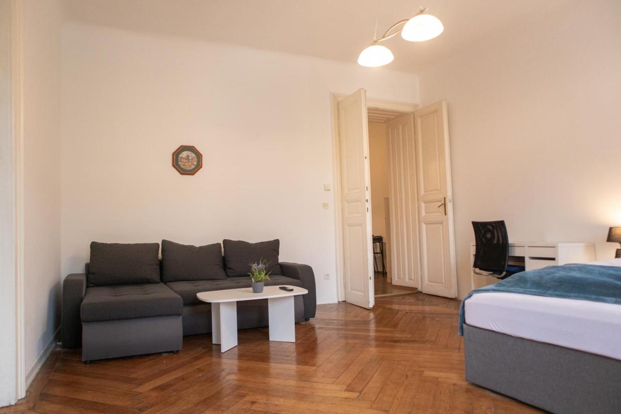 Roomy 2Br Apt. Near Akh -Perfect For Longstays Bécs Kültér fotó