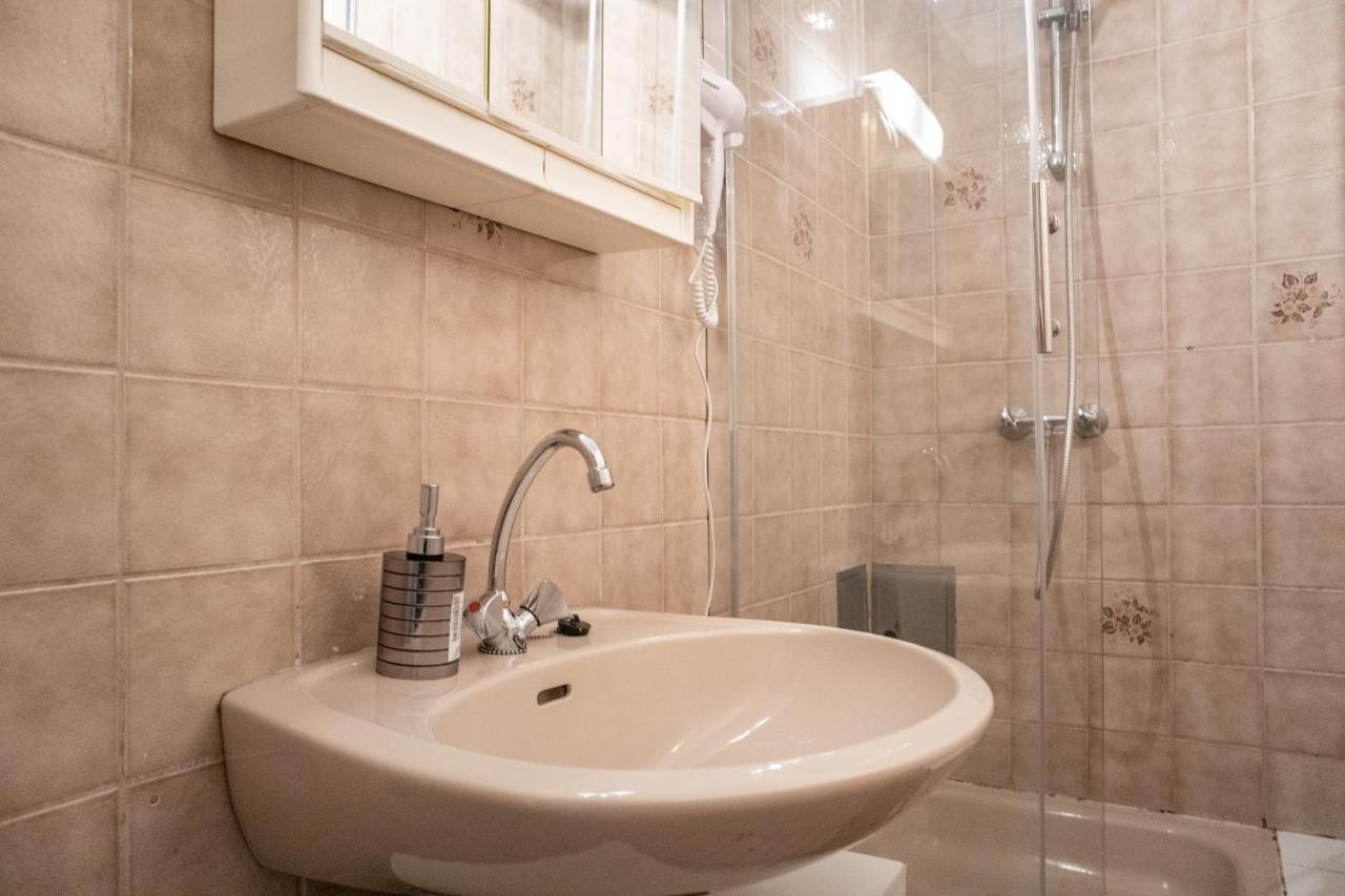 Roomy 2Br Apt. Near Akh -Perfect For Longstays Bécs Kültér fotó